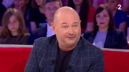 VOICI Cauet revient avec émotion sur les drames qui ont marqué son enfance