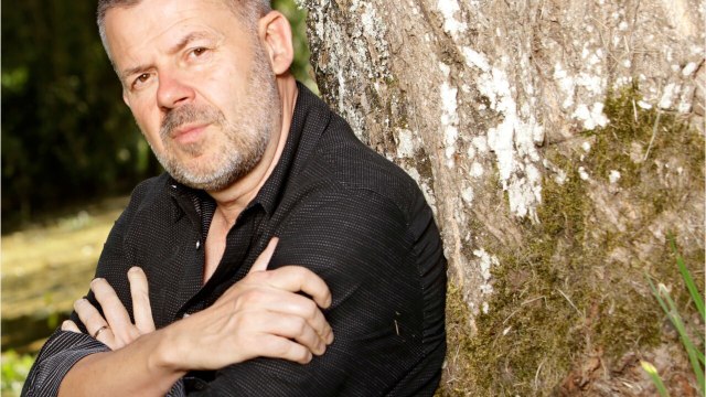 VOICI Nabilla visée par un tweet d'Eric Naulleau, elle lui répond sèchement