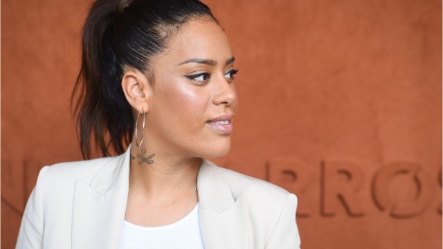 Voici - Amel Bent évoque la « galère qu’elle a vécue après la séparation de ses parents