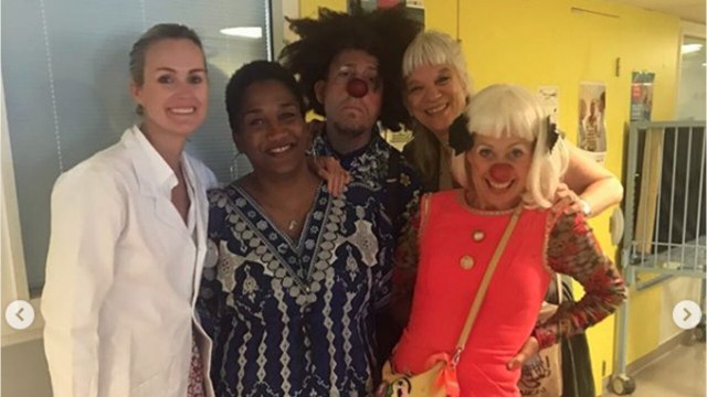 PHOTOS Laeticia Hallyday auprès des enfants malades : cette bonne action qui lui redonne le sourire