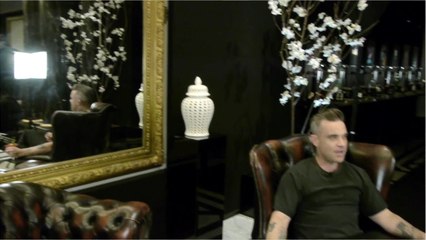 Voici - Robbie Williams : cette période où il a failli mettre fin à ses jours à cause de la drogue