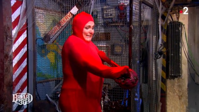 VOICI Fort Boyard : en difficulté, Valérie Damidot provoque un fou rire de l’équipe