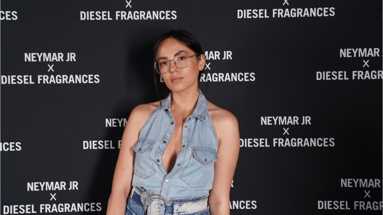 Voici - PHOTO Agathe Auproux est « canon " sans lunettes et sans maquillage