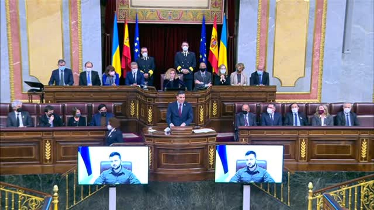 Sánchez promete a Zelenski más sanciones a Rusia y que España enviará más armas a Ucrania