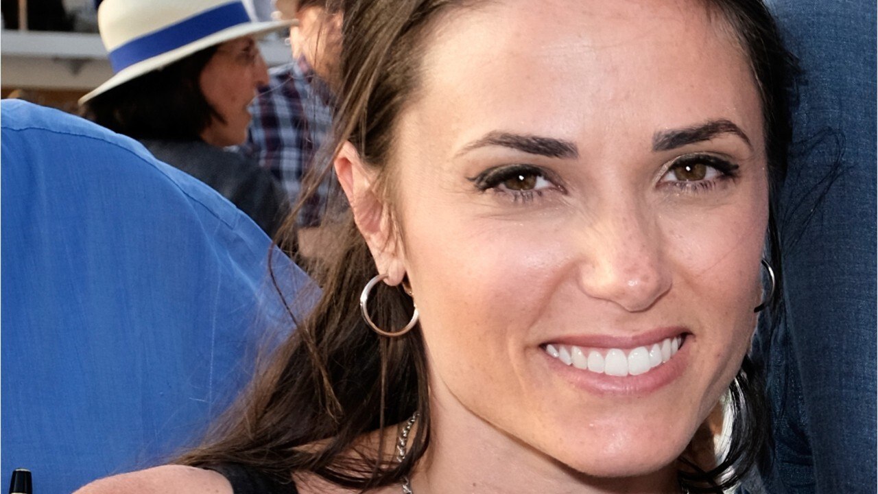 Capucine Anav compare les cheveux crépus à un « balai à chiottes " et déclenche une énorme polémique