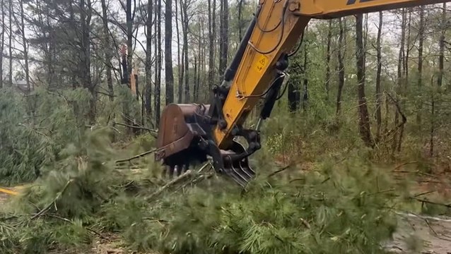 Cleanup after severe storms blast through Mississippi