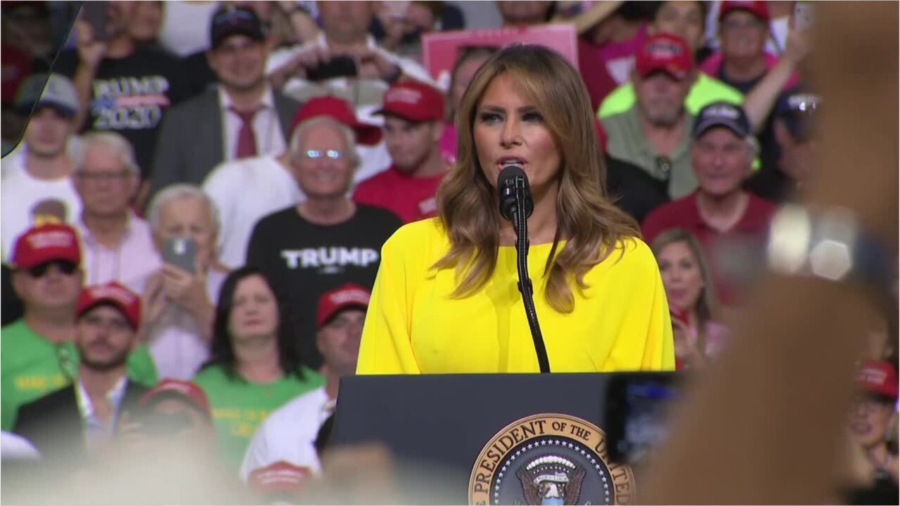 VOICI - Melania Trump : ses chaussures hors de prix qui font polémique