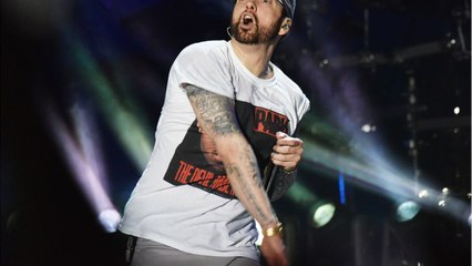 VOICI - Eminem : ce faux pas que les fans d’Ariana Grande ne lui pardonnent pas
