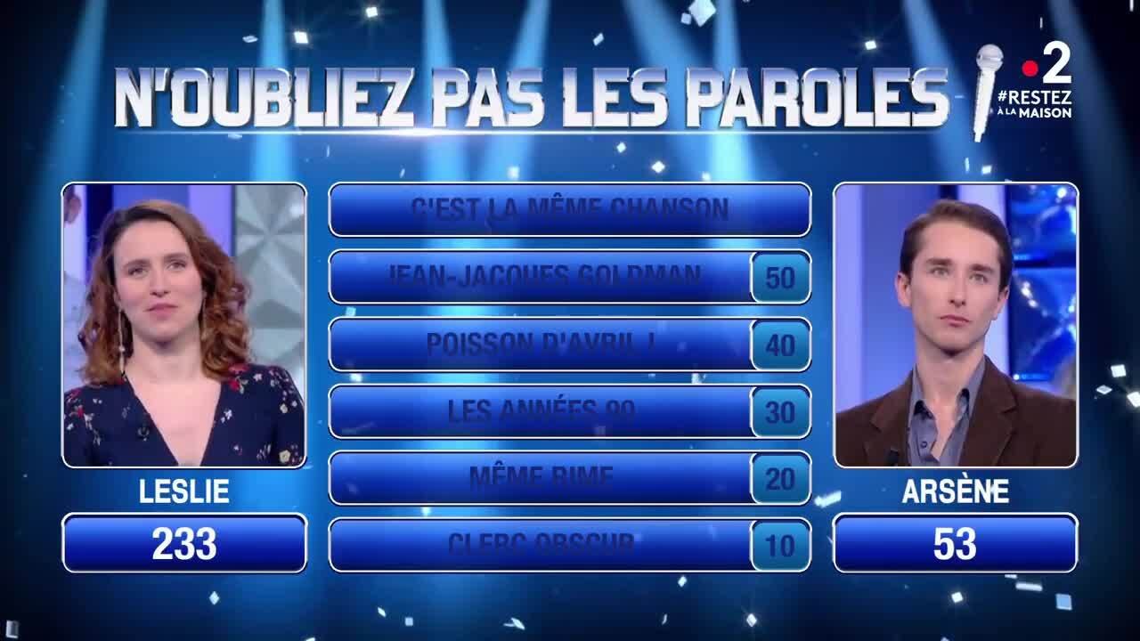 VOICI - VIDEO N'oubliez pas les paroles : pour le 1er avril, le maestro piégé pendant toute une émission