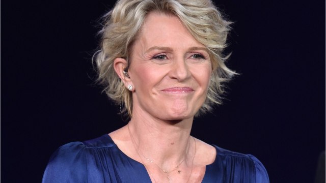 VOICI Sophie Davant confinée devant sa télé, elle critique sa performance télévisuelle