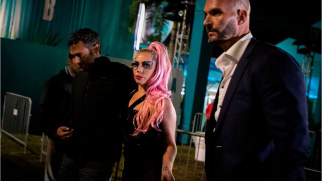VOICI Lady Gaga affiche fièrement son nouvel amoureux pour la Saint-Valentin