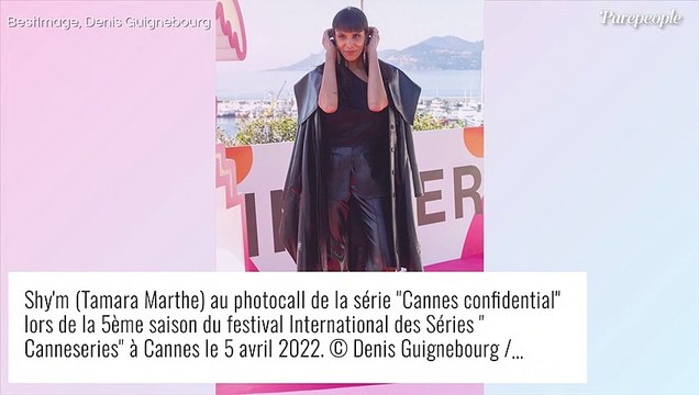 Shy'm : Epaule dénudée et look original face à Lucie Lucas, divine en petite robe noire