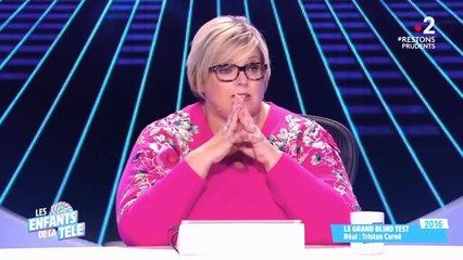 VOICI Malika Ménard gênée par un geste déplacé de Valérie Bègue