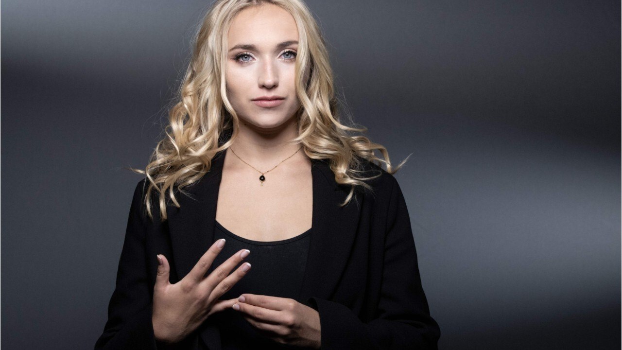 VOICI Chloé Jouannet : sa petite sœur s'incruste sur son Instagram pour faire passer un message