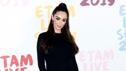 VOICI : « Nous n’avons pas besoin de la carte Vitale " : critiquée, Nabilla Benattia explique pourquoi elle a accouché en France (1)