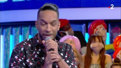 VOICI - N'oubliez pas les paroles : Karen, la violoniste, ouvertement draguée par un challenger