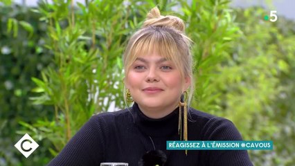 VOICI - Louane très à l'aise dans C à vous : elle formule une drôle de demande à Anne-Elisabeth Lemoine