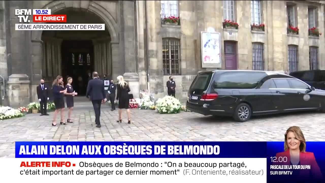 VOICI - Obsèques de Jean-Paul Belmondo : Claude Lelouch prononce un discours pendant la cérémonie