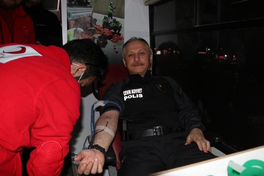 Emniyet teşkilatından kan bağışı