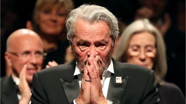 FEMME ACTUELLE - Bernard Tapie : Alain Delon évoque sa peine atroce après la mort de l'homme d'affaires