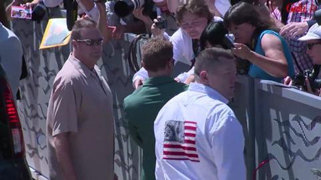Gala.fr- Robert Pattinson arrive à Cannes
