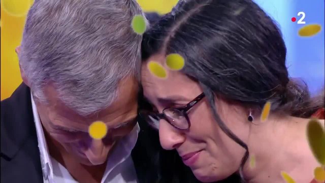 FEMME ACTUELLE - N'oubliez pas les paroles : Adjia, la maestro, termine l'émission en larmes dans les bras de Nagui