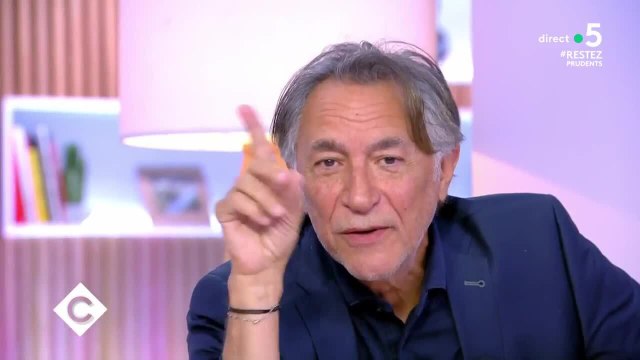 FEMME ACTUELLE - C à vous : Richard Berry adresse un message adorable à sa fille Mila en plein direct