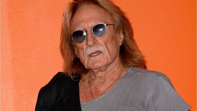 FEMME ACTUELLE - Christophe : la vente aux enchères de ses objets cultes bat tous les records