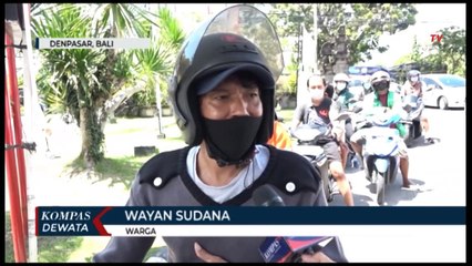 Warga Rela Antri Demi Dapatkan Pertalite