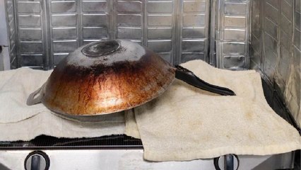 Dijamin Mengilap! 2 Cara Sederhana Bersihkan Kerak Bandel di Wajan