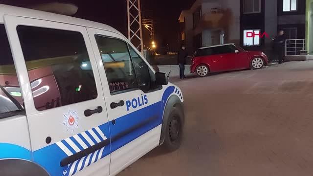 Eski nişanlısının otomobilini kurşunladı