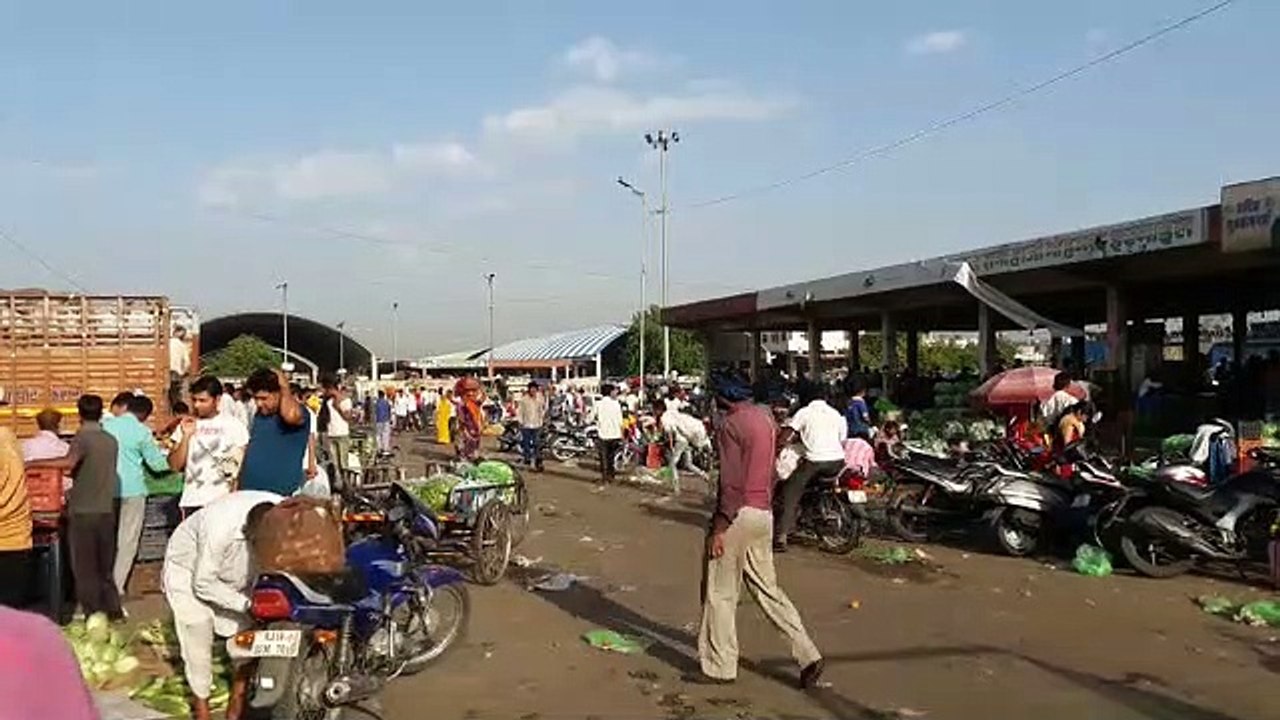 ट्रांसपोर्ट सेक्टर की मांग, पेट्रोल-डीजल पर टैक्स घटाए सरकार