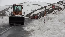 Ardahan'da Nisan ayında karla mücadele