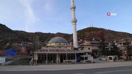 Gümüşhane'de hayırlı gelenek: Aşçı tutan köylüler 18 yıldır yoldan geçenlere iftar veriyor