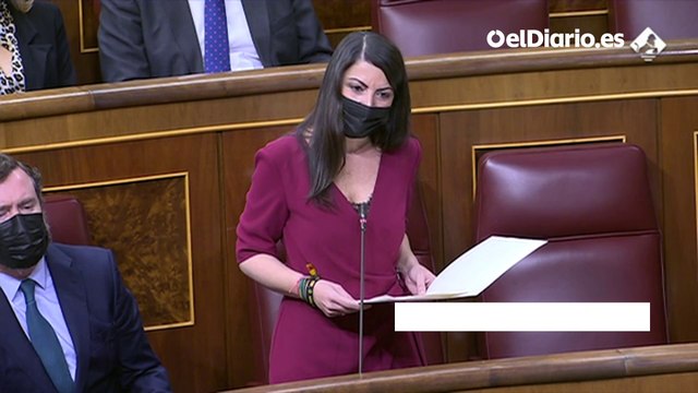 Yolanda Díaz regala a Macarena Olona el Estatuto de los Trabajadores: Estúdielo bien