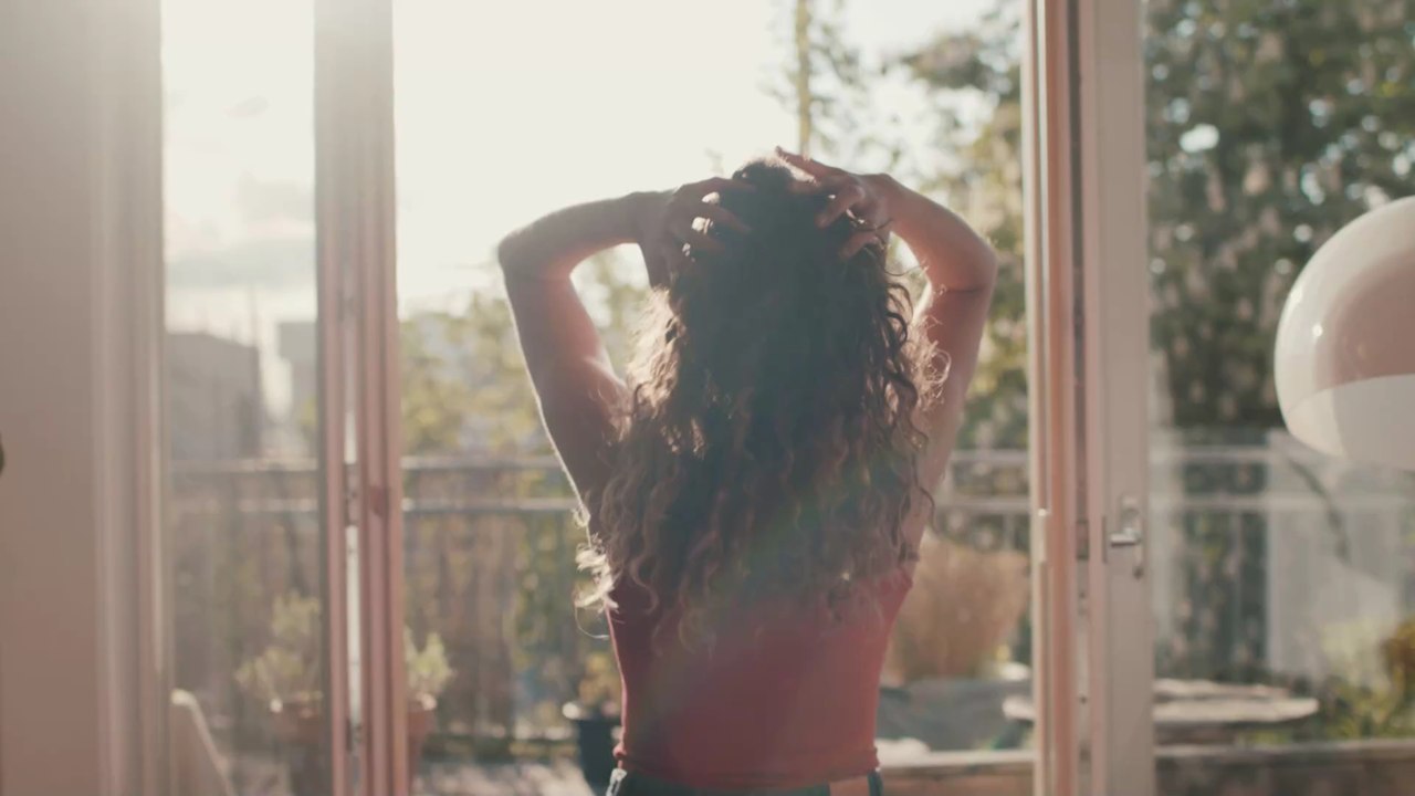 Cet autobronzant qui fait la peau dorée sans traces se vend toutes les 20 secondes dans le monde