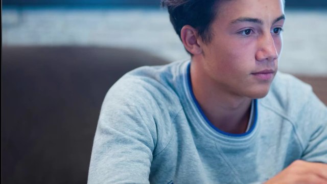 Son père se fait passer pour une ado et le drague en ligne