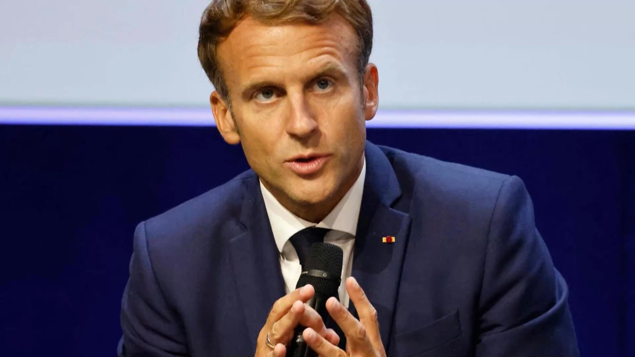Macron qui ne voulait pas débattre avec les autres candidats, va avoir son émission tout seul... le même soir !