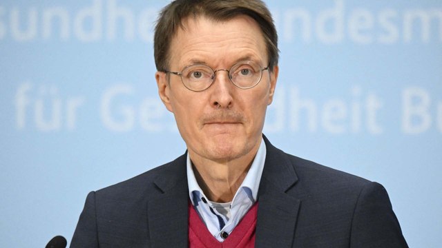 Karl Lauterbach gibt nach: Corona-Isolationspflicht bleibt doch!