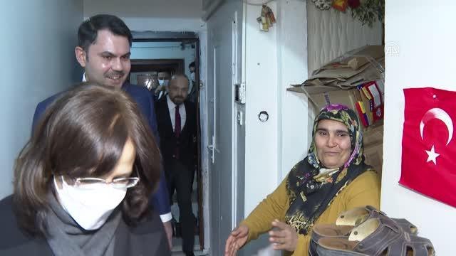 Bakan Kurum, iftar sonrasında Sincan'da bir ailenin evine konuk oldu