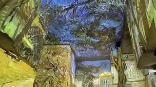 Van Gogh'un eserlerinin sergilendiği  Paris'in ilk dijital sanat müzesi L’Atelier des Lumières
