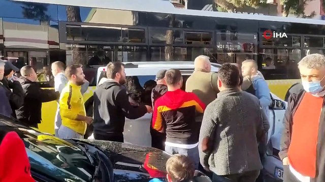 Beykoz’da yol verme kavgası... Araçtan inen şahıs İETT otobüsüne böyle saldırdı