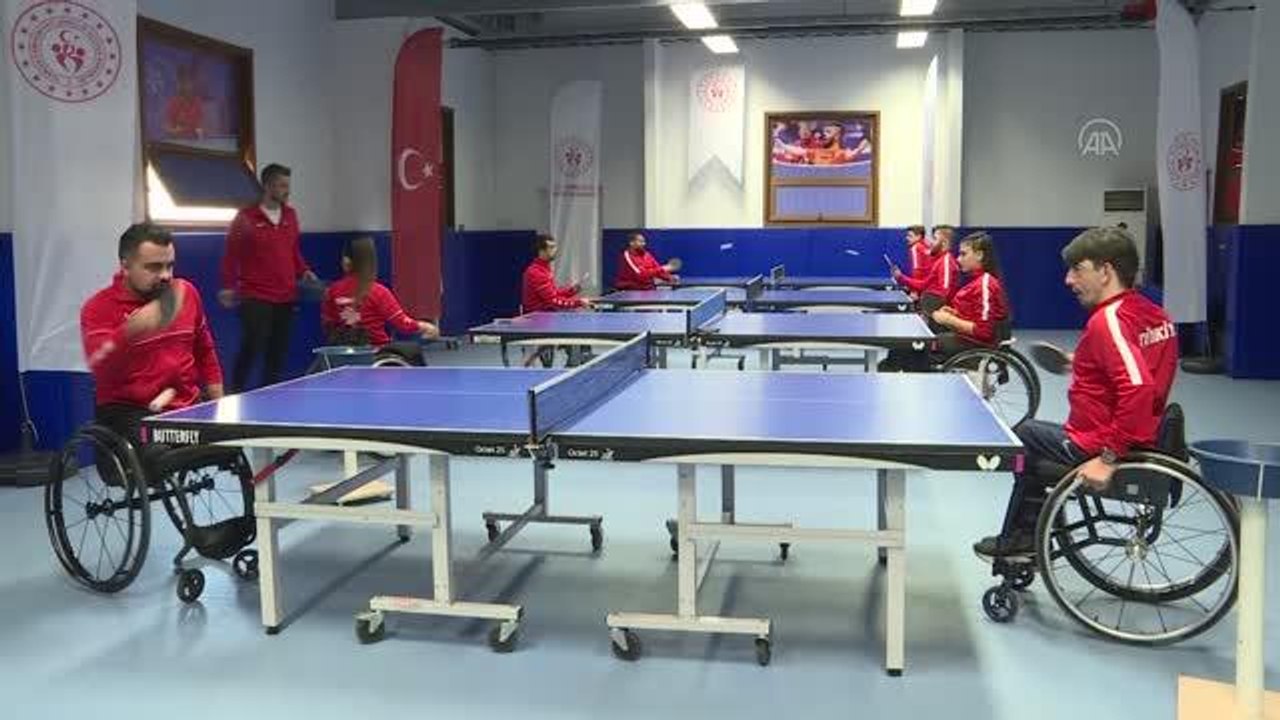 Gençlik ve Spor Bakanı Kasapoğlu, Para Masa Tenisi Milli Takımı ile bir araya geldi