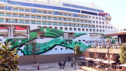 Dev kruvaziyer 1036 turistle İstanbul'a geldi