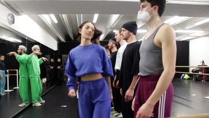 "Spogliamoci dei pregiudizi sull'Hiv": arriva a Milano lo show 'Rewind' di Italy Bares per Anlaids