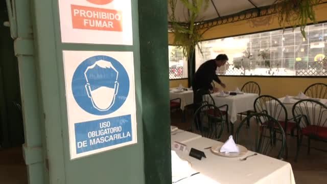El fin de la mascarilla en interiores provoca opiniones encontradas