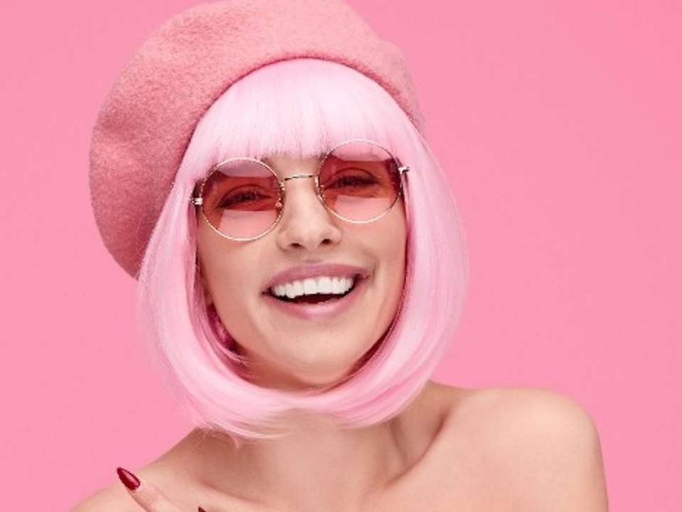 Von Kopf bis Fuß: Pink ist die Modefarbe 2022!