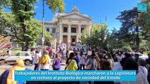 Trabajadores del Instituto Biológico marcharon a la Legislatura