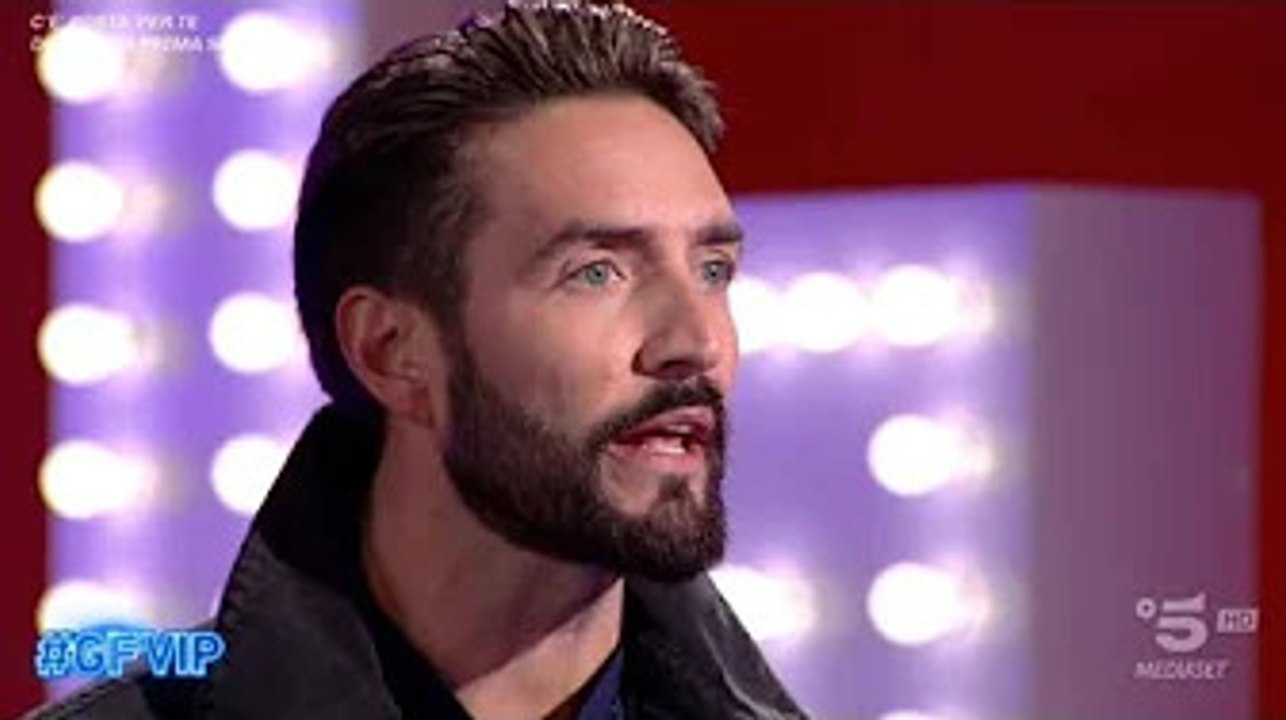 Alex Belli risponde al primo attacco di Dayane Mello: "Sei una falsa e ipocrita" Alex Belli ieri ser