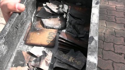 MOBİLYA FABRİKASINDAKİ YANGINDA ÇELİK KASADAKİ PARALAR DA YANMIŞ